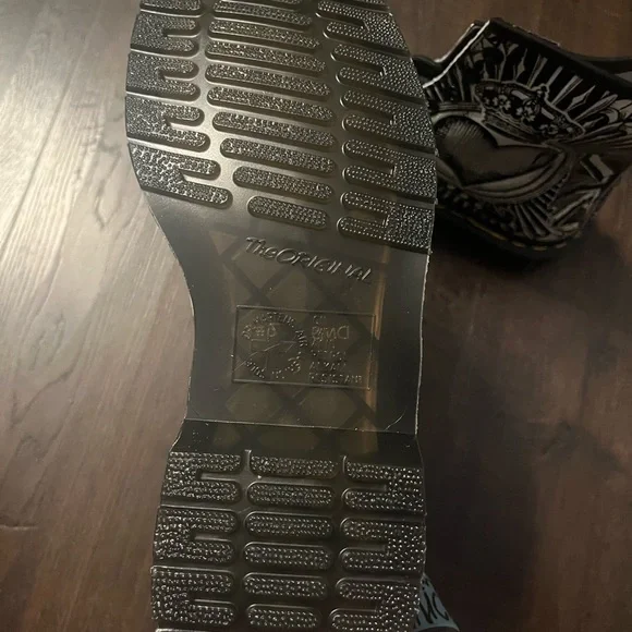 Doc Marten’s Playing Card Backhand Limited Edition Boots - Picture 4 of 5